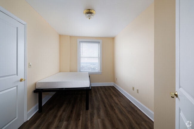 Francis - Bedroom