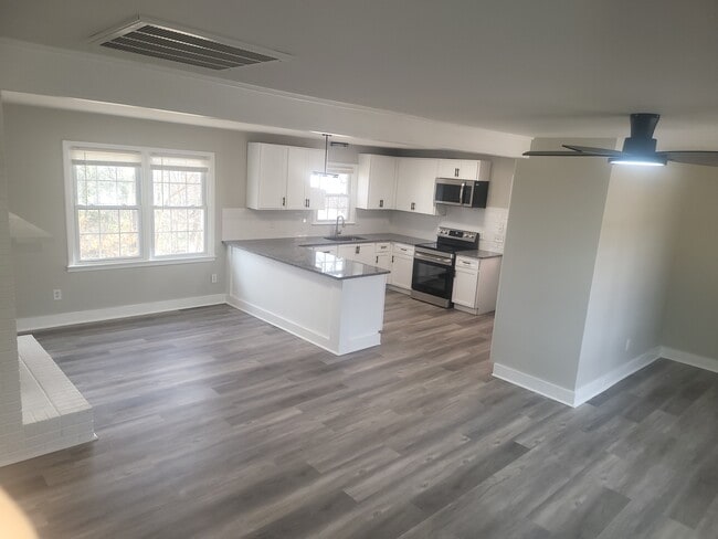 Photo - 530 N Main St