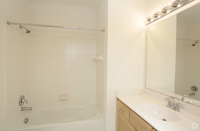 Photo - Commons at Potomac Square