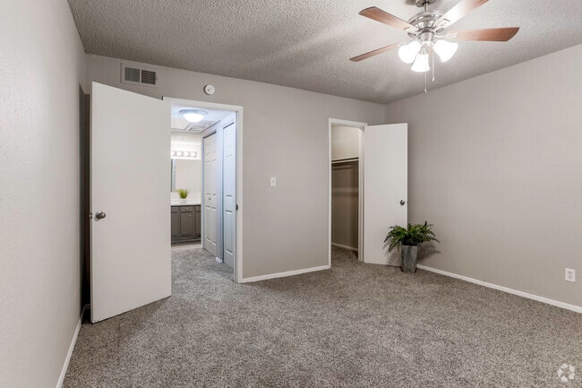 1BR, 1BA - 645SF - Heston Pointe