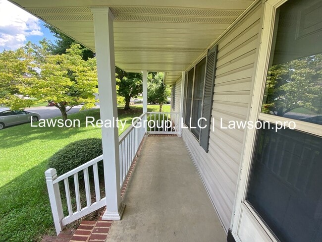 Photo - Spacious Hollins Four Bedroom w/ Finished Basement