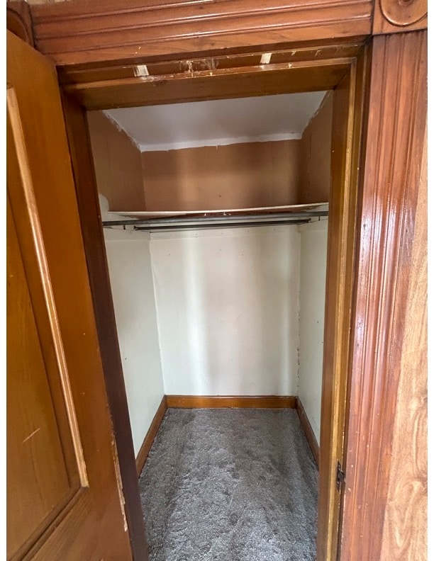Armario del dormitorio principal - 209 1/2 Maple St