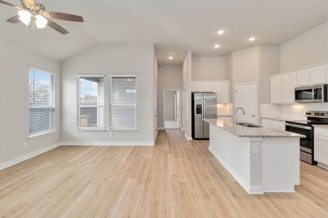 Photo - Want luxury living in the Far West ...Look no further...Amanda Park is it!