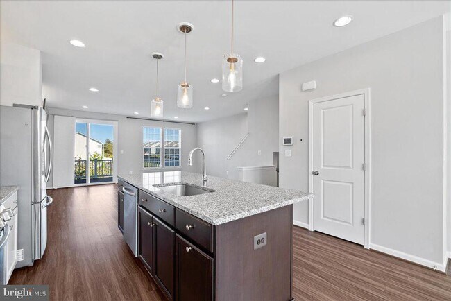 Photo - 8182 Broad Pl