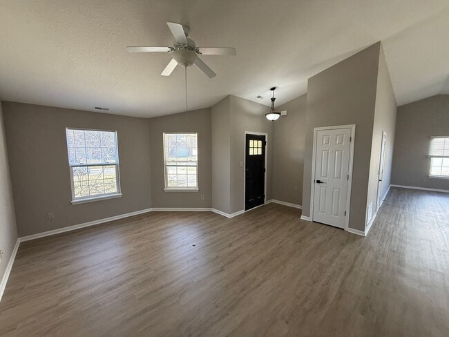 Photo - 621 Mission Hill Dr