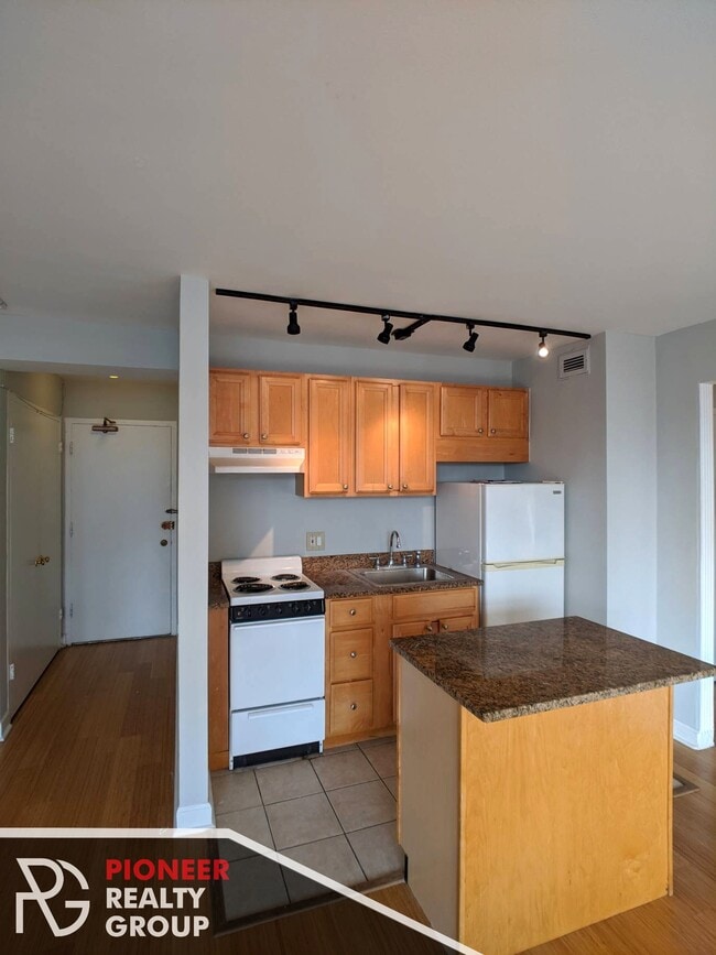 Photo - 429 W Wellington Ave