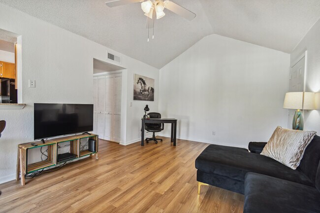 Photo - 11588 Westwood Blvd Unit 1535