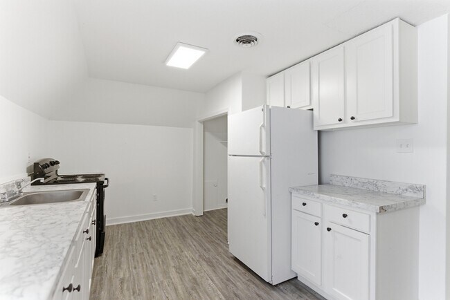 Photo - 306 E Burwell Ave