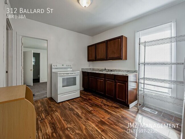 Photo - 312 Ballard St