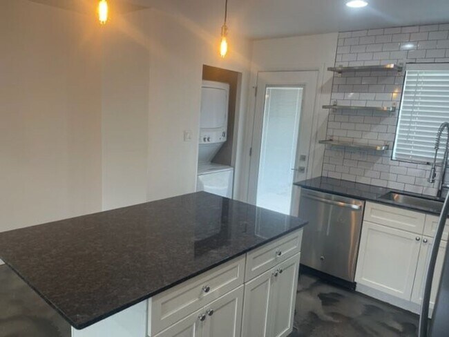 Photo - *End mgmt 10.1.2023 - Wells Apartments - F...