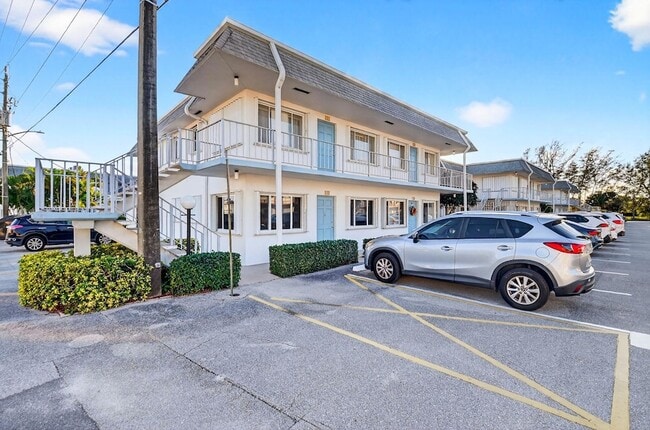 Photo - 2880 Lake Osborne Dr Unidad 210