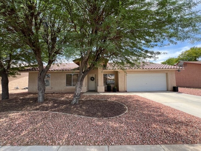 Building Photo - SOLAR & POOL HOME!