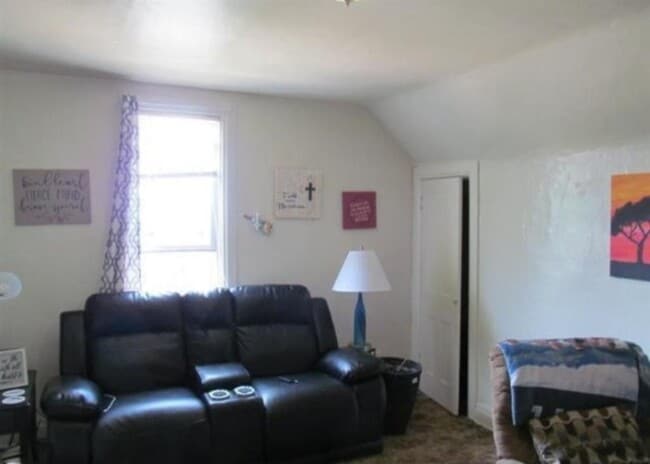 Photo - 411 S Simon St