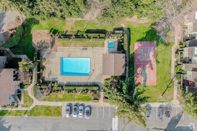 90 Mira hacia abajo - Villa San Juan Condo