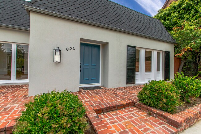 Photo - 621 N Bedford Dr