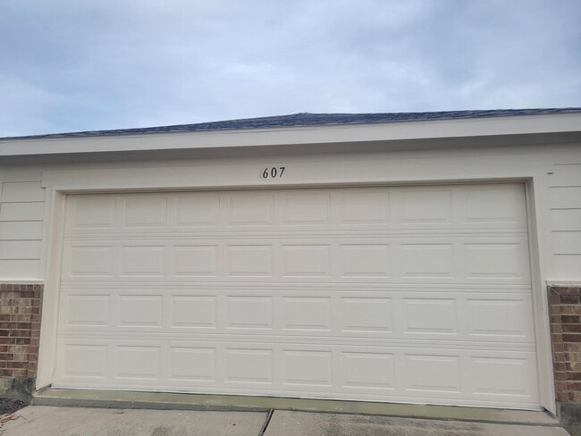 Building Photo - 607 Salma Ct Rental
