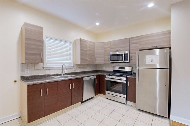 Building Photo - 7 Estella St Unit 2