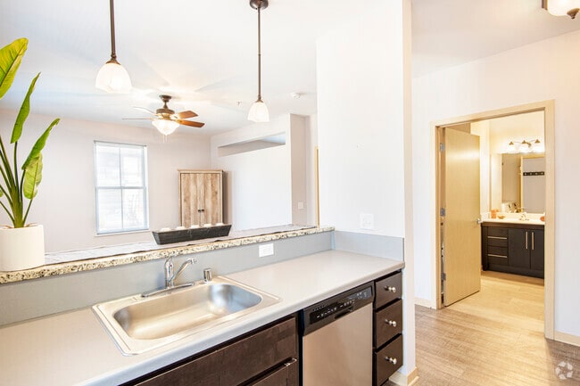 1BR, 1BA - 516SF