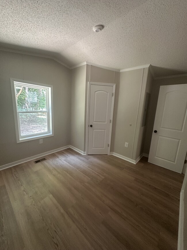 Photo - 230 Gibson Rd