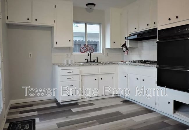 Photo - 10666 Van Stralen Way