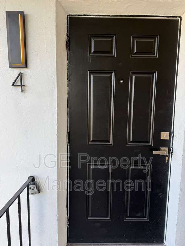 Photo - 3128 SW 12th Pl Unidad Apt 4