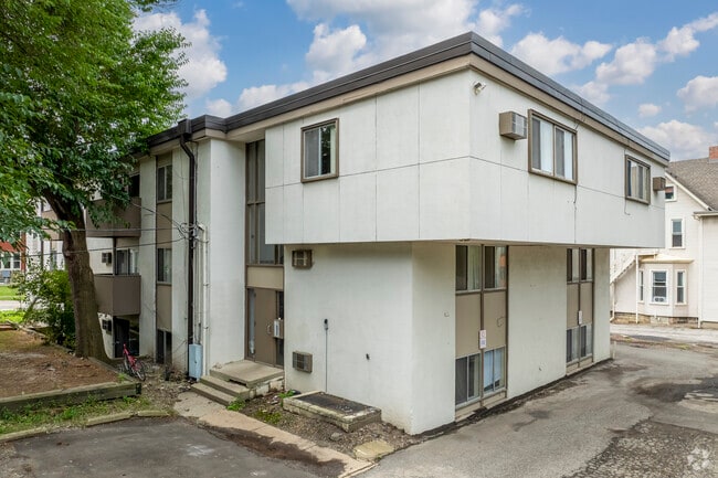 Photo - 323 Packard St