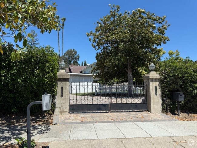 Building Photo - 1130 Edgewood Rd Rental