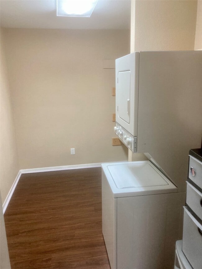 Building Photo - 6924 Lasker Dr Rental