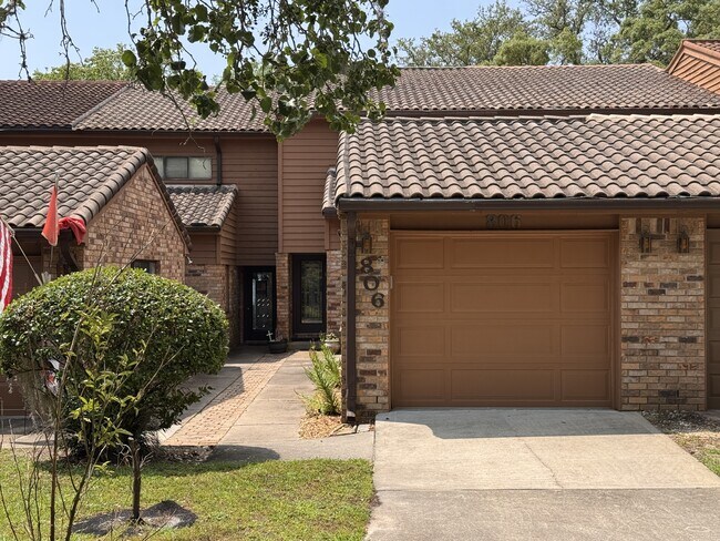 Photo - 806 Regatta Cir