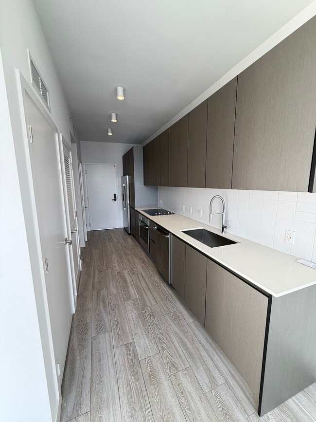 Building Photo - 275 NW 26th St Unit S1