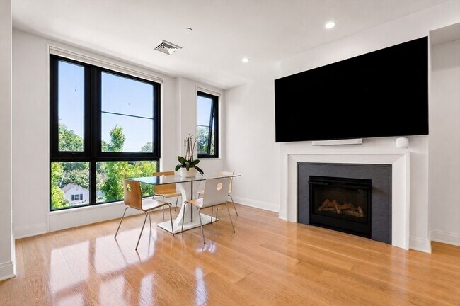 Photo - 100 Linden St Unit 203