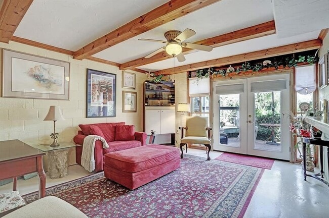 Photo - 114 5th St