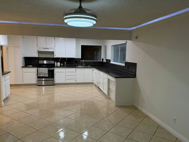 Photo - 6801 Olive Tree Way