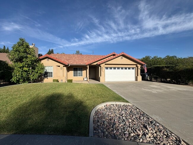 Building Photo - NW Visalia Home Rent Ready!