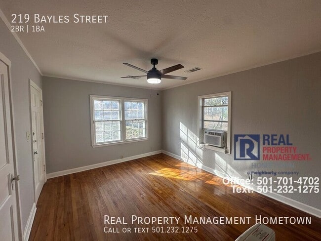 Photo - 219 Bayles St