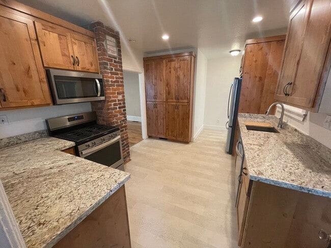 Photo - Beautiful 3 Bed 2 Bath House in Great Location! Must See!