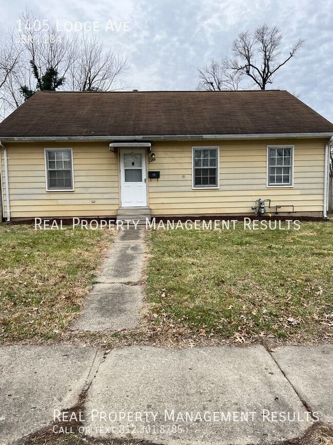 3 Bedroom, 2 Bath Home w/ Fenced in Back Yard - 3 Bedroom, 2 Bath Home w/ Fenced in Back Yard