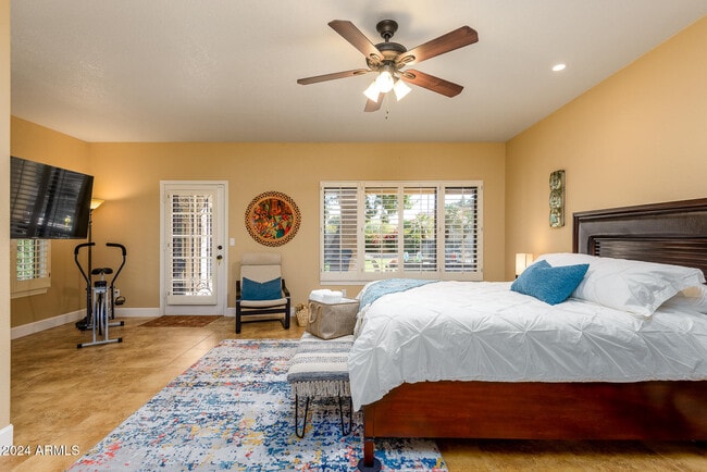 Photo - 1221 N Kenwood Ln