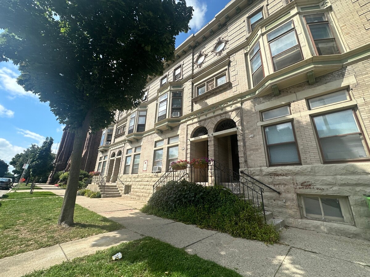 Photo - 918-24 Knapp