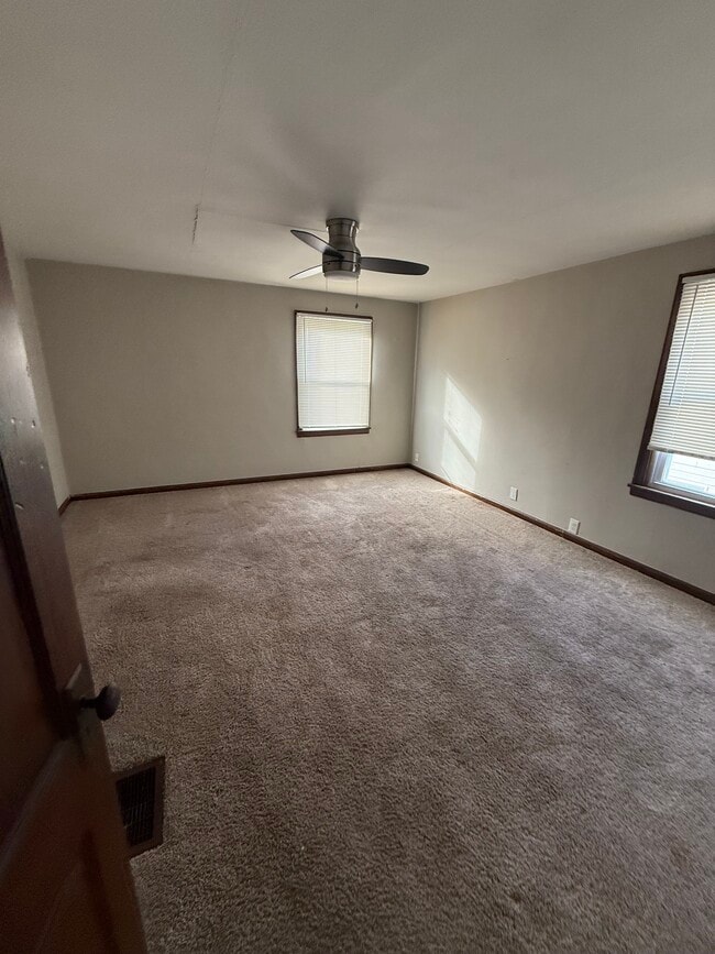 Photo - 2123 Linden Rd