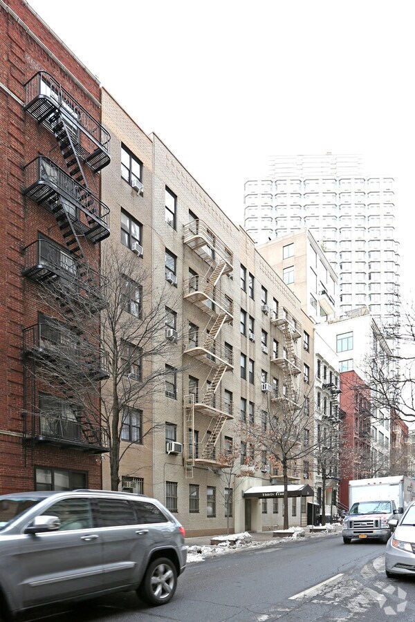 Photo - 34 W 65th St