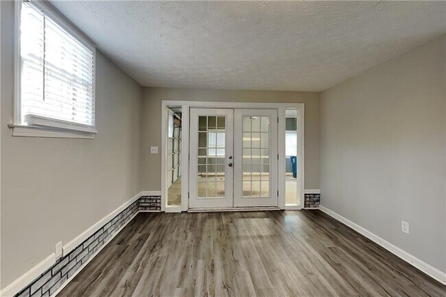 Photo - 100 John Christopher Dr