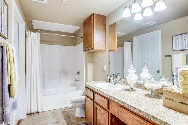 Photo - 10221 Centrepark Dr