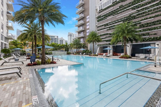 Building Photo - 2703 Biscayne Blvd Unit 3rd  floor Rental