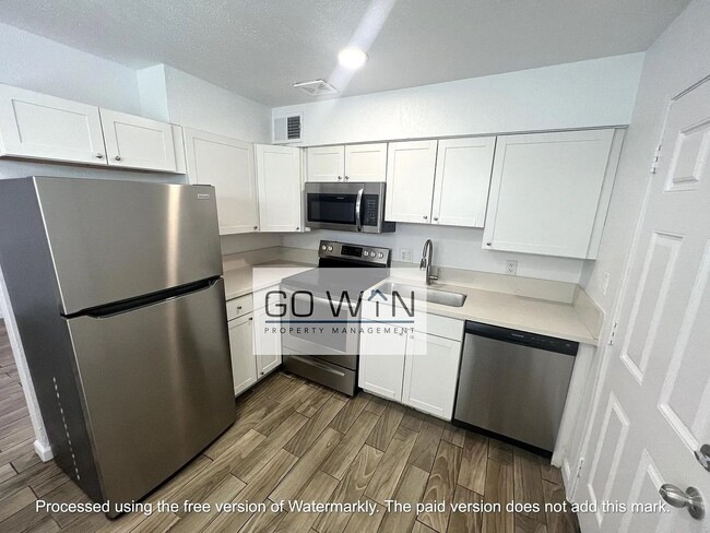 Building Photo - 1017 N 28th St Unit 2