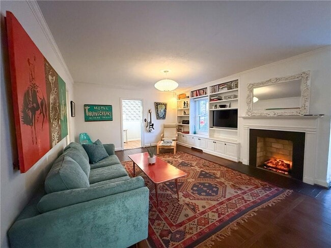 Photo - 2494 Batavia St