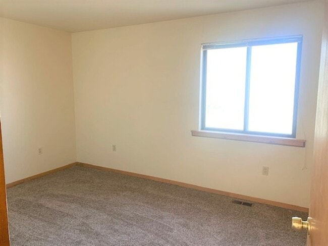 Building Photo - 200 Spring Creek Pkwy Unit A Rental