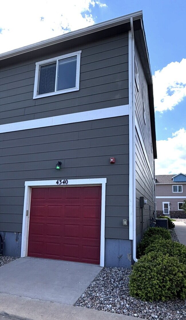 Photo - Beautiful 2-Story Townhome with Finished Basement