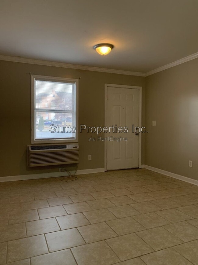 Photo - 414 Hermitage Dr Unit 8