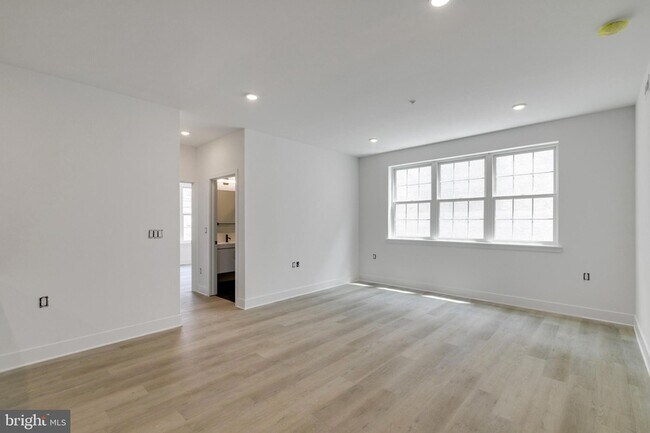 Photo - 3045-51 Richmond St Unidad 504